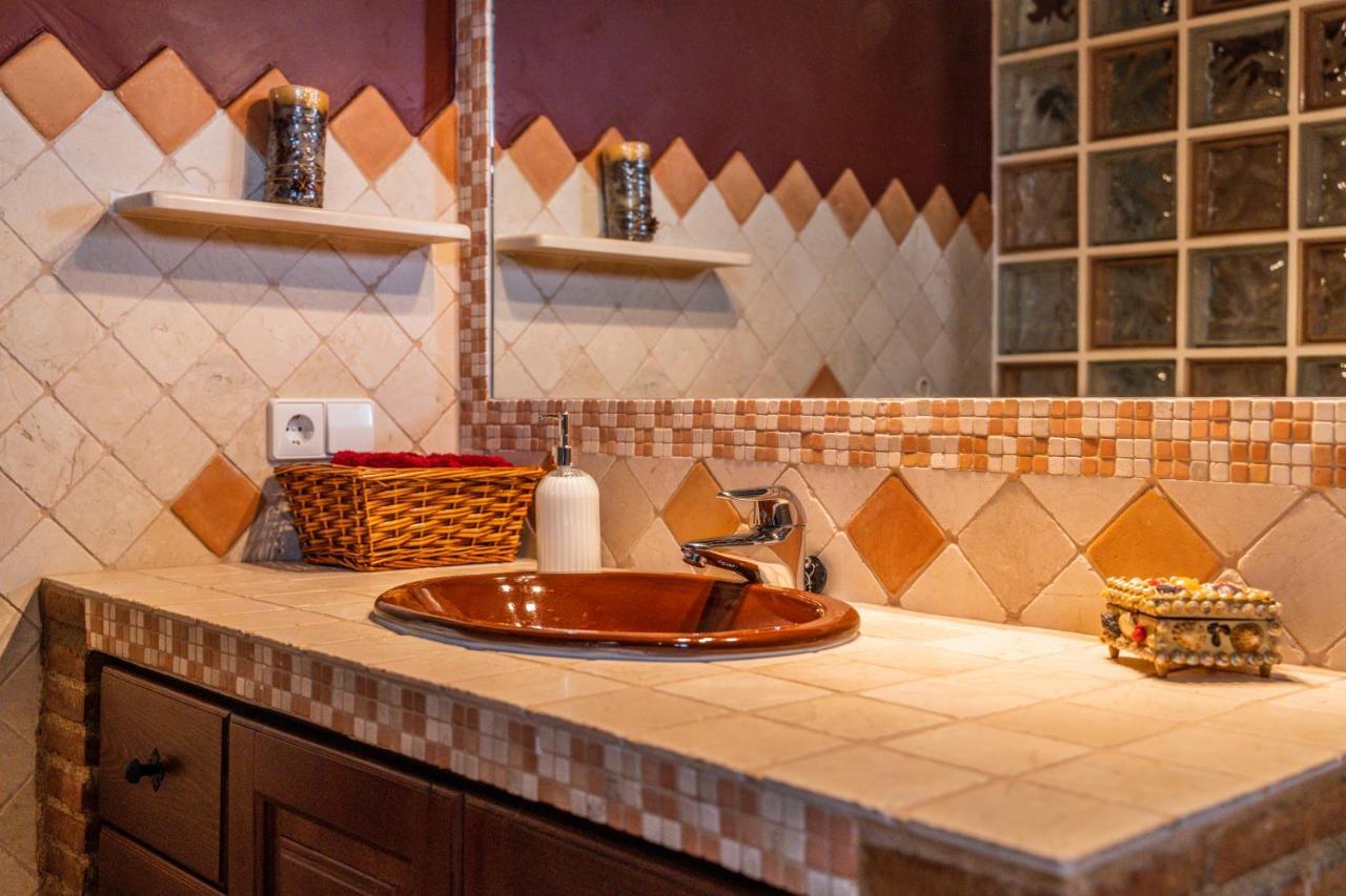 Villa Estilo Mediterranea Con Piscina, Jardin, Bbq Y Jacuzzi - Villa Bel Air Real Estepona Kültér fotó