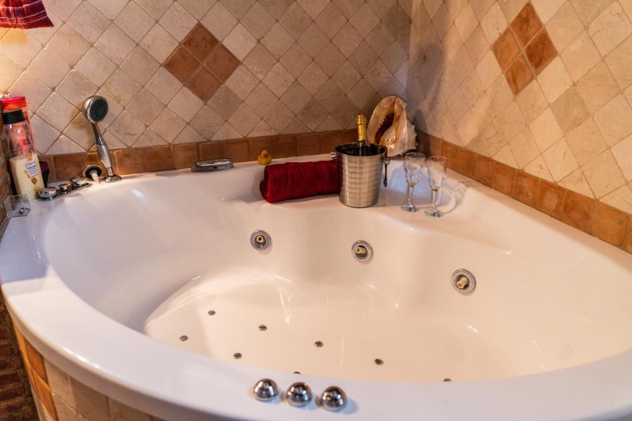 Villa Estilo Mediterranea Con Piscina, Jardin, Bbq Y Jacuzzi - Villa Bel Air Real Estepona Kültér fotó